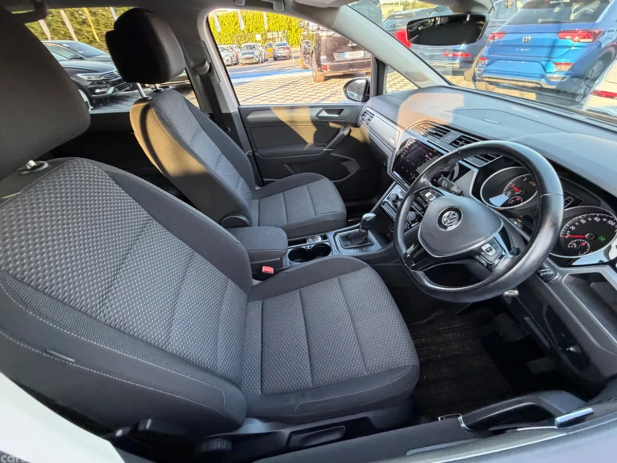 Volkswagen Touran MPV, Diesel, 2019, Beige