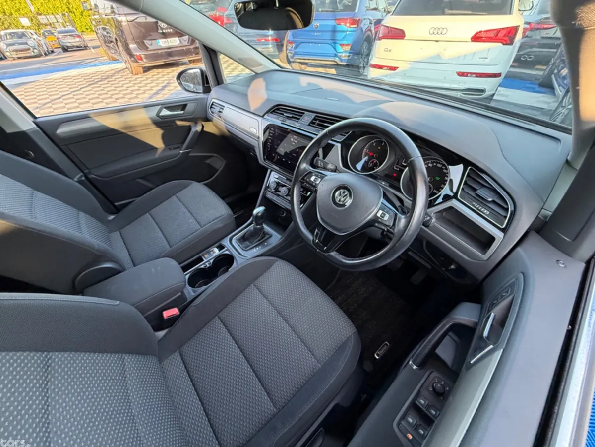 Volkswagen Touran MPV, Diesel, 2019, Beige
