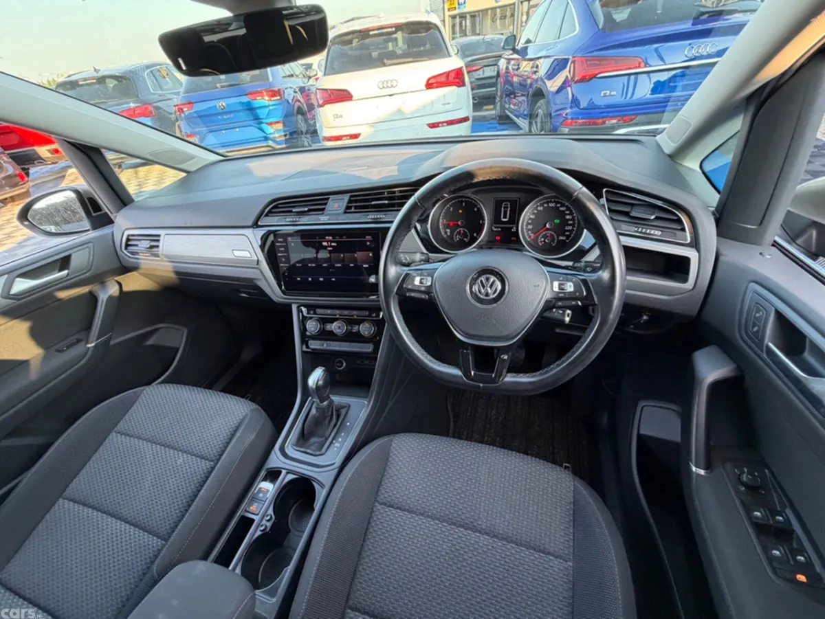 Volkswagen Touran MPV, Diesel, 2019, Beige
