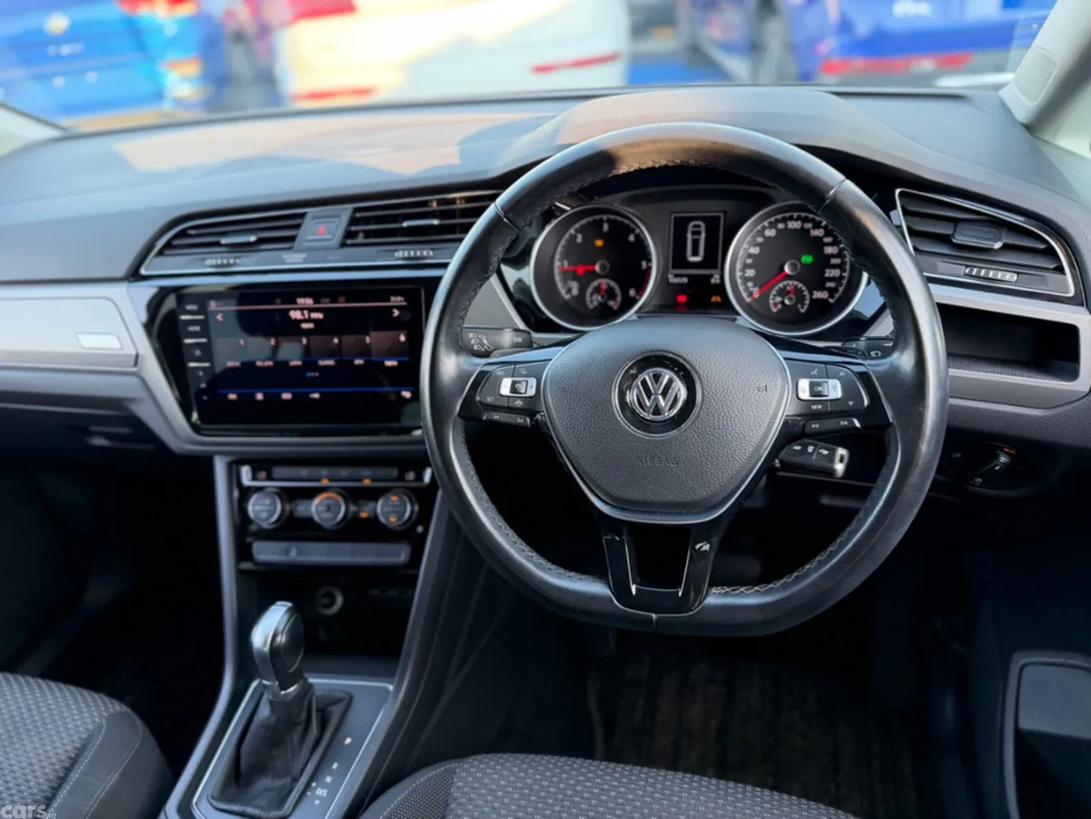 Volkswagen Touran MPV, Diesel, 2019, Beige