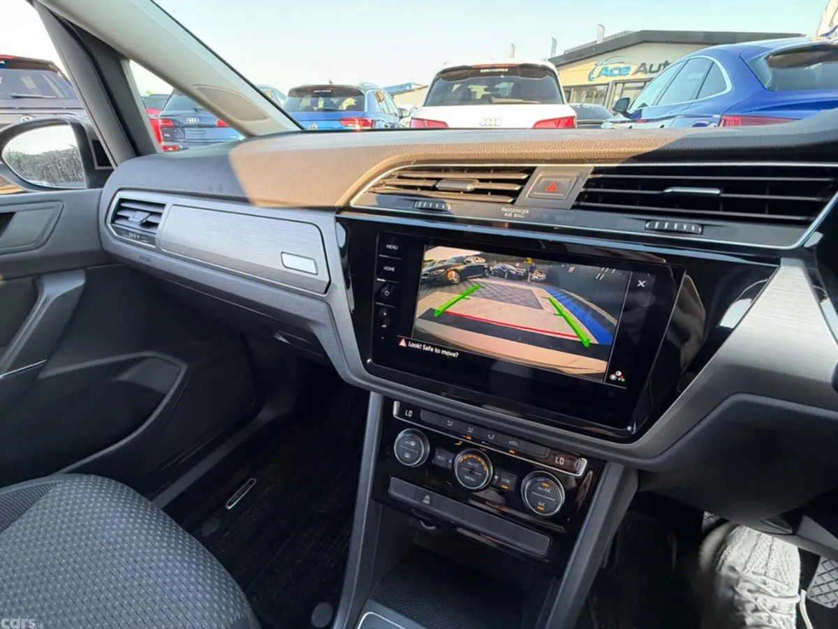 Volkswagen Touran MPV, Diesel, 2019, Beige