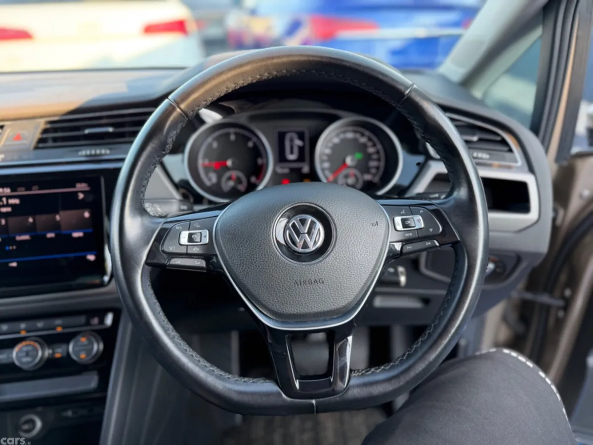 Volkswagen Touran MPV, Diesel, 2019, Beige