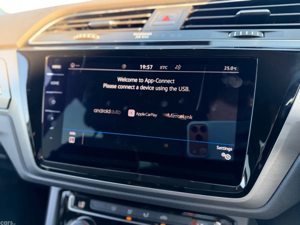 Volkswagen Touran MPV, Diesel, 2019, Beige