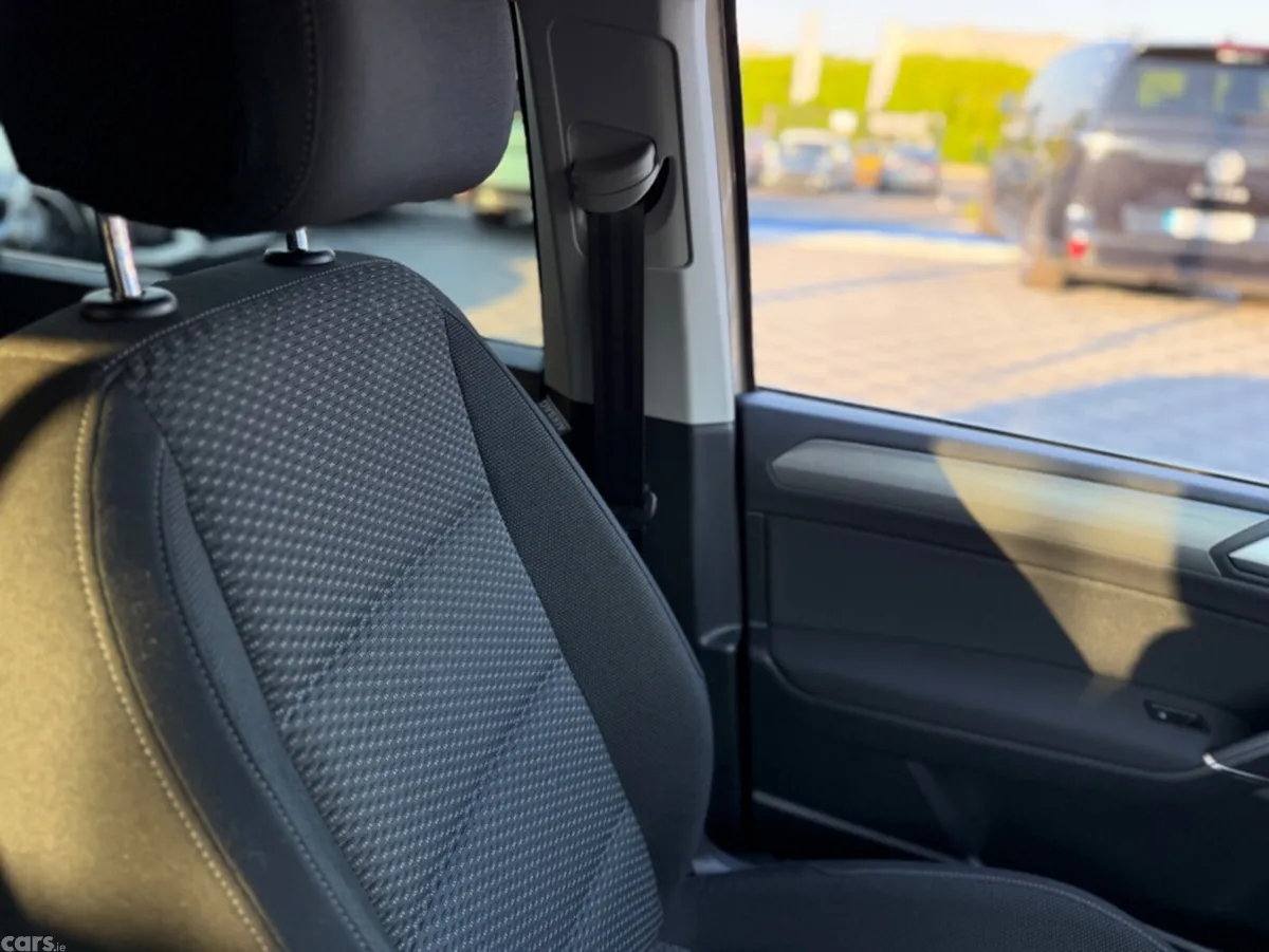 Volkswagen Touran MPV, Diesel, 2019, Beige