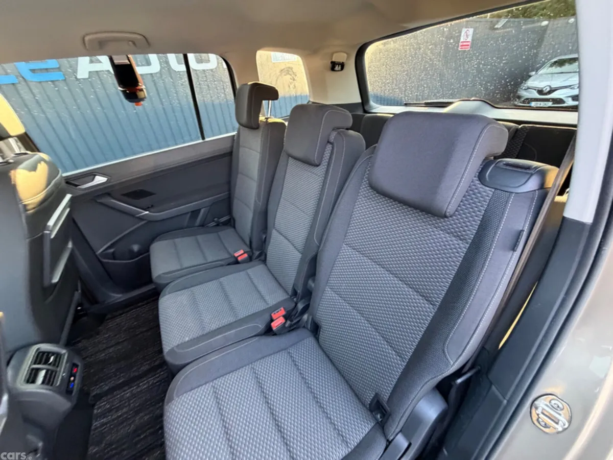 Volkswagen Touran MPV, Diesel, 2019, Beige