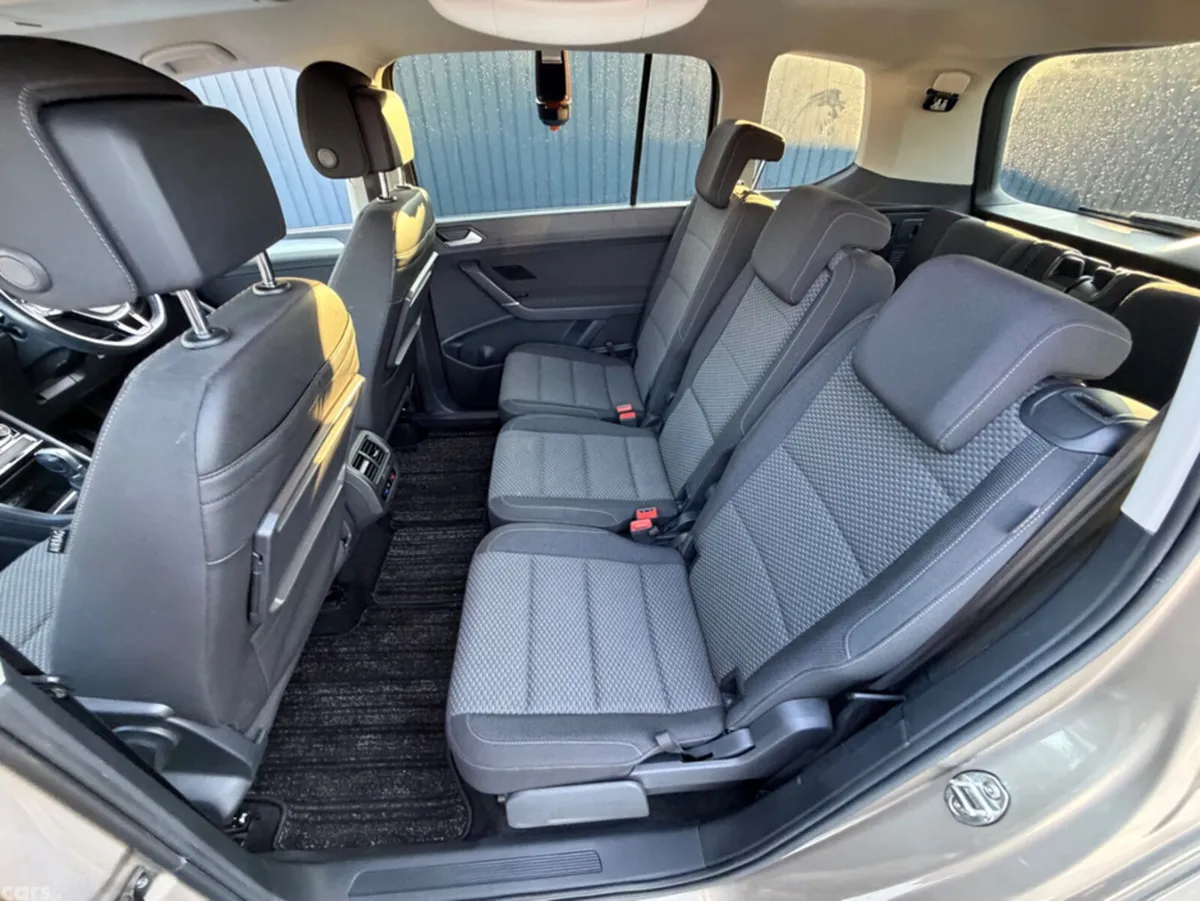 Volkswagen Touran MPV, Diesel, 2019, Beige