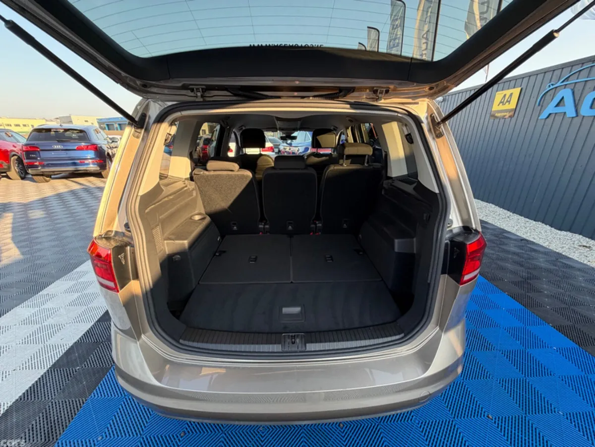 Volkswagen Touran MPV, Diesel, 2019, Beige