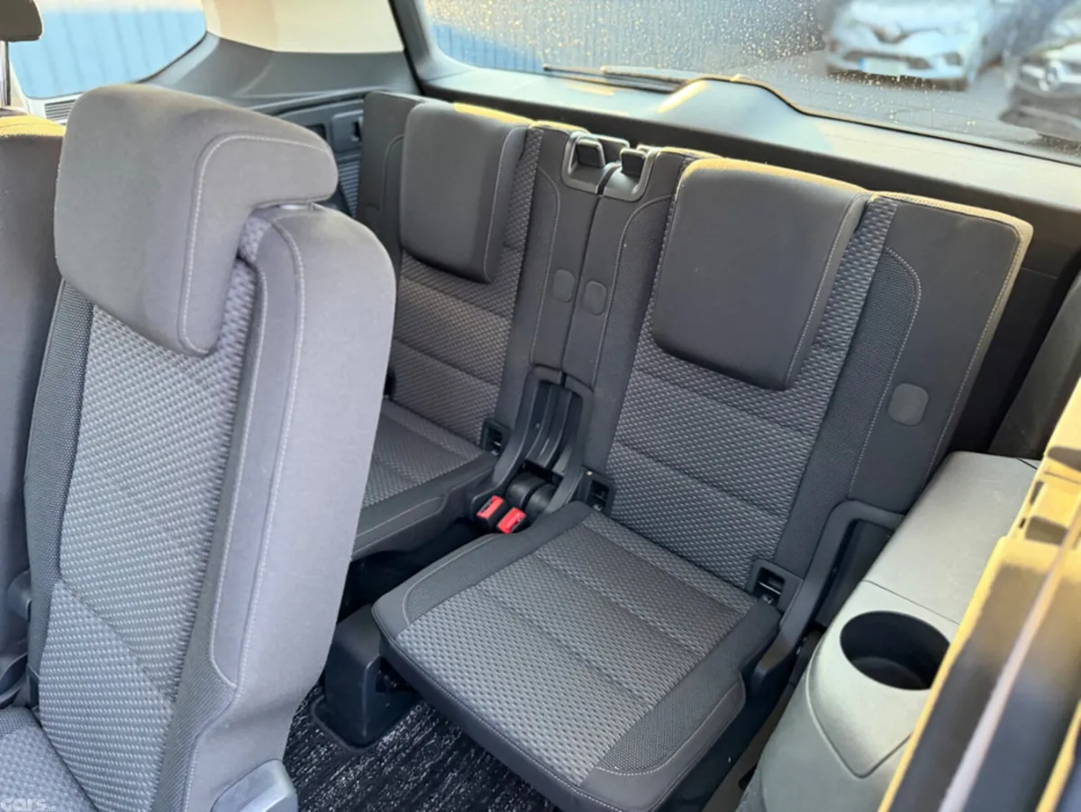 Volkswagen Touran MPV, Diesel, 2019, Beige