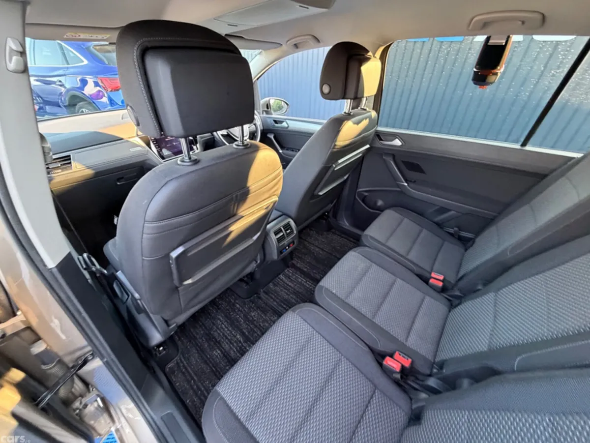 Volkswagen Touran MPV, Diesel, 2019, Beige