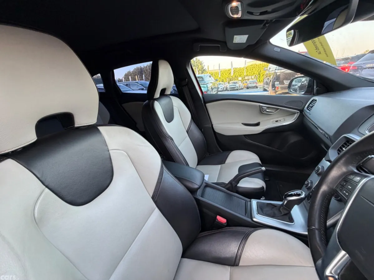 Volvo V40 Hatchback, Diesel, 2018, Red