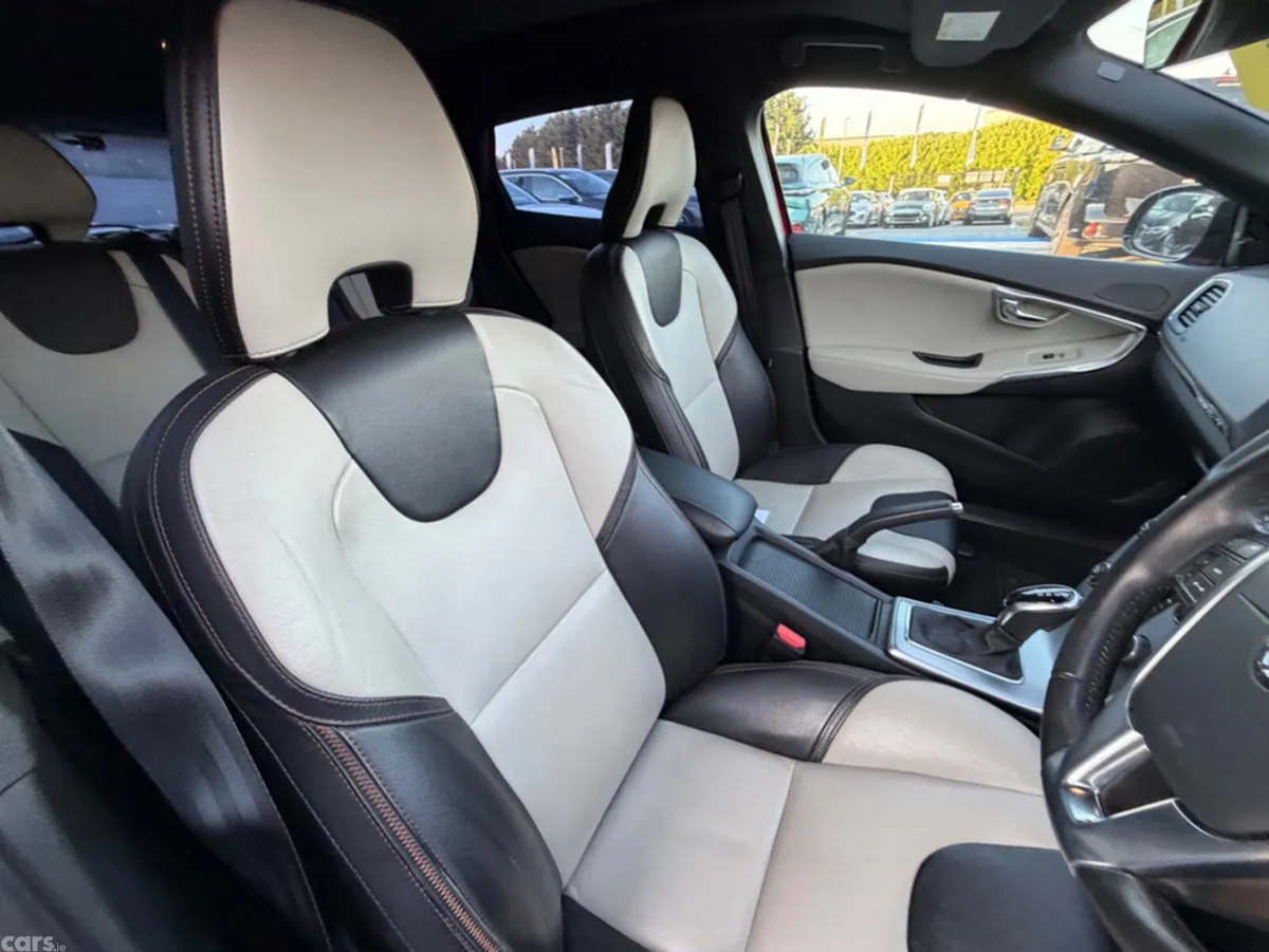 Volvo V40 Hatchback, Diesel, 2018, Red