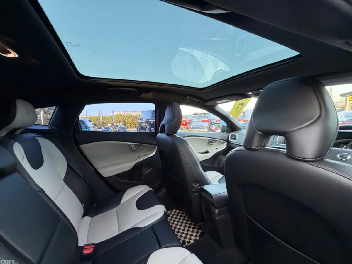 Volvo V40 Hatchback, Diesel, 2018, Red