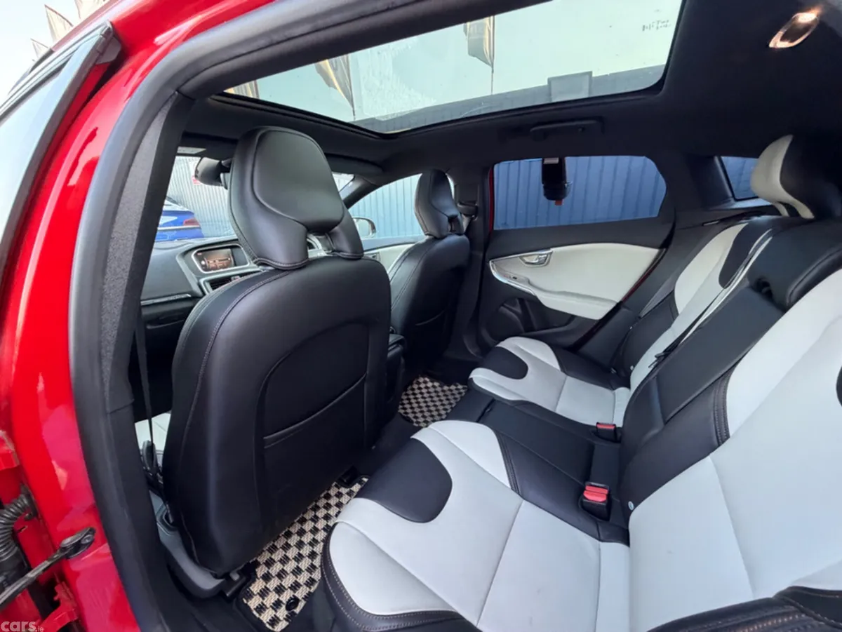 Volvo V40 Hatchback, Diesel, 2018, Red