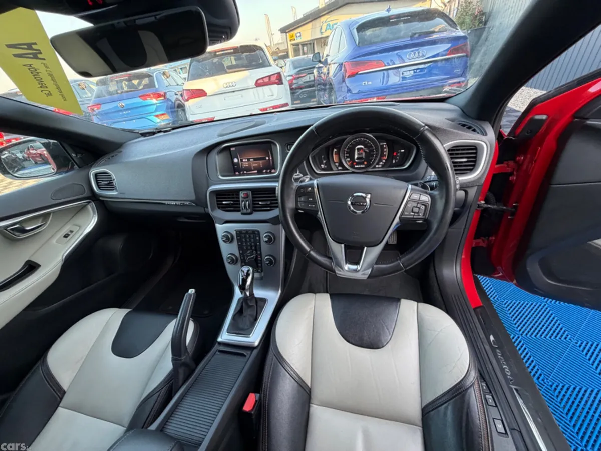 Volvo V40 Hatchback, Diesel, 2018, Red