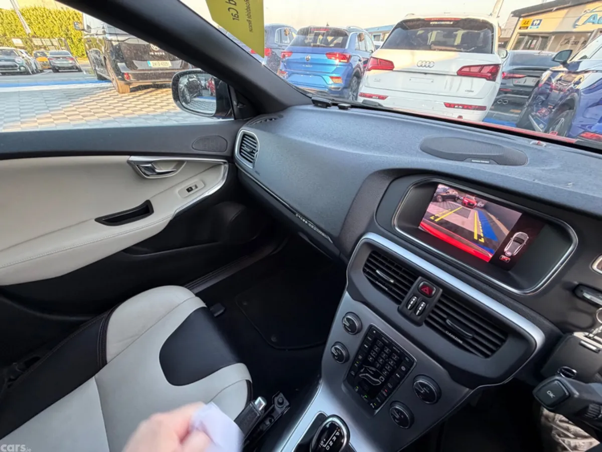 Volvo V40 Hatchback, Diesel, 2018, Red
