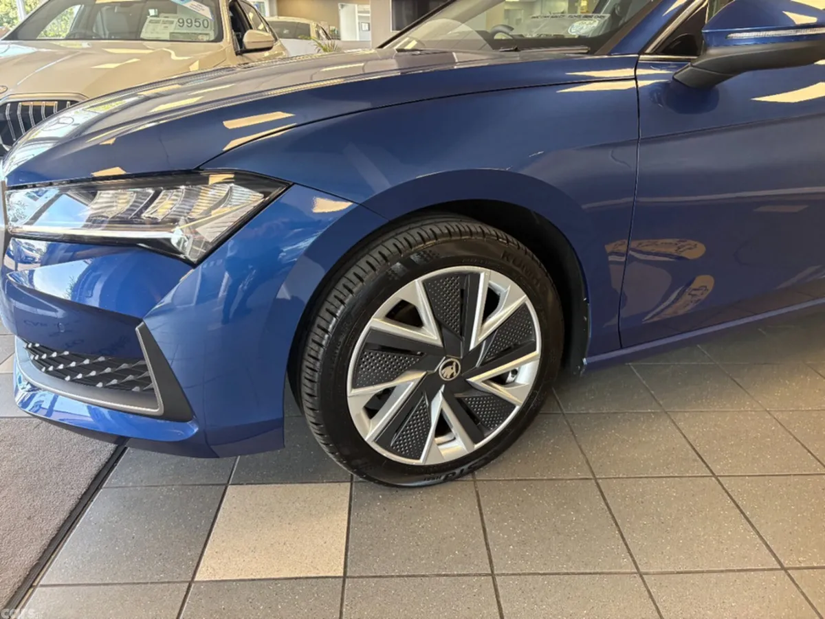 Skoda Superb Hatchback, Diesel, 2024, Blue