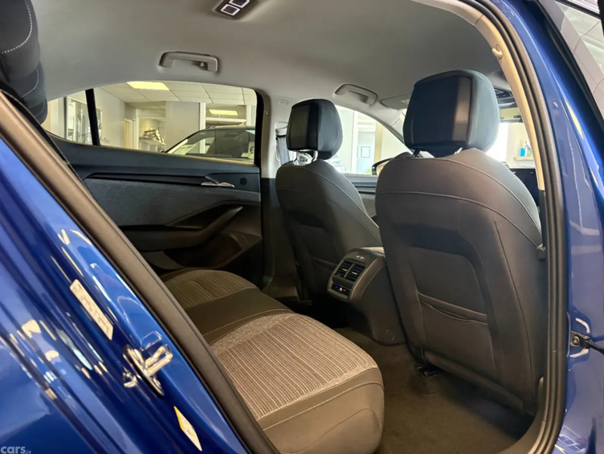 Skoda Superb Hatchback, Diesel, 2024, Blue