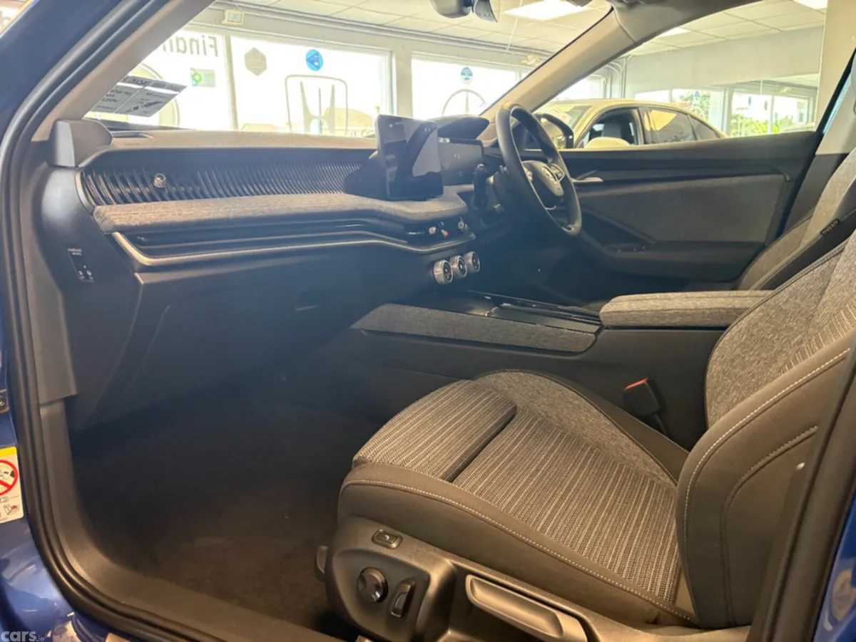 Skoda Superb Hatchback, Diesel, 2024, Blue