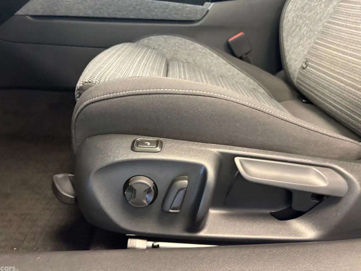 Skoda Superb Hatchback, Diesel, 2024, Blue