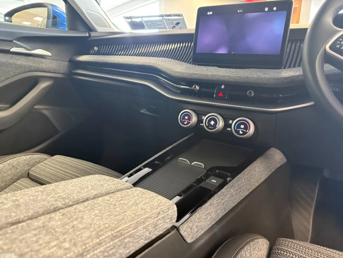 Skoda Superb Hatchback, Diesel, 2024, Blue