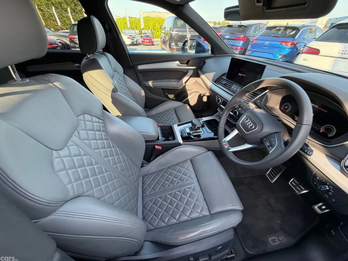 Audi Q5 SUV, Diesel, 2022, Blue