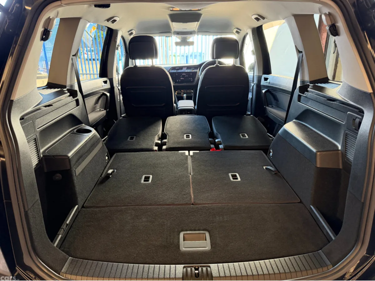 Volkswagen Touran MPV, Diesel, 2020, Black