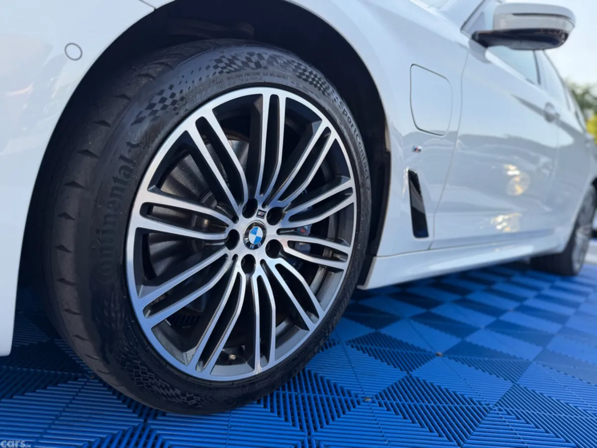 BMW 5-Series Saloon, Petrol Plug-in Hybrid, 2017, White