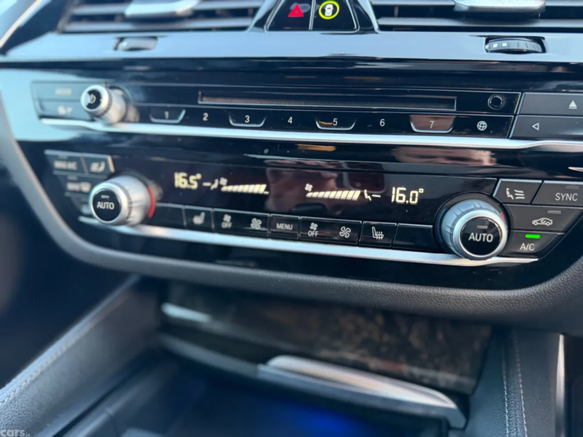 BMW 5-Series Saloon, Petrol Plug-in Hybrid, 2017, White