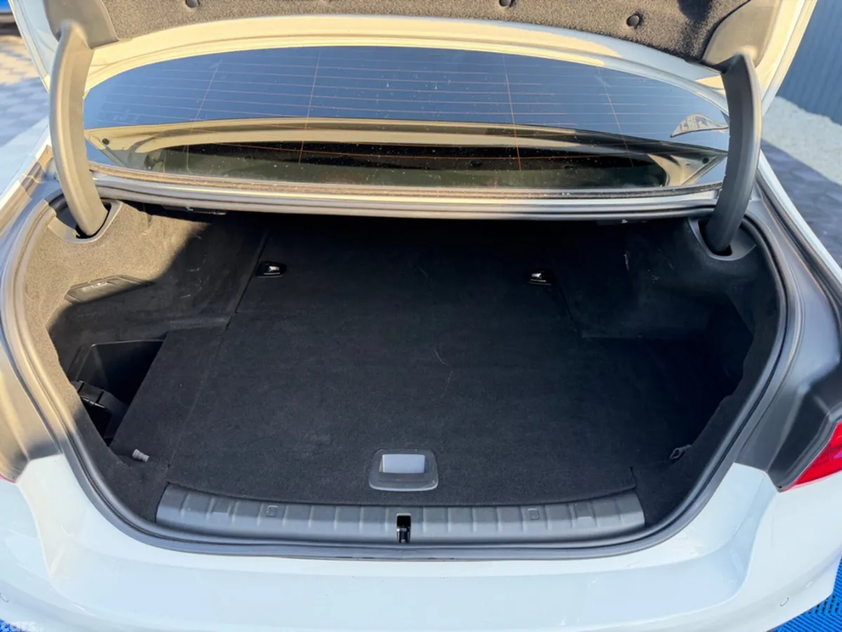BMW 5-Series Saloon, Petrol Plug-in Hybrid, 2017, White
