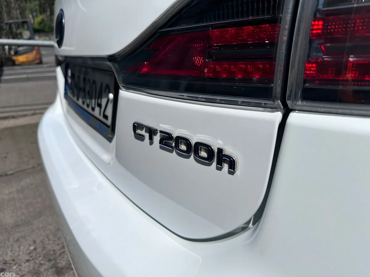 Lexus CT Hatchback, Petrol Hybrid, 2016, White
