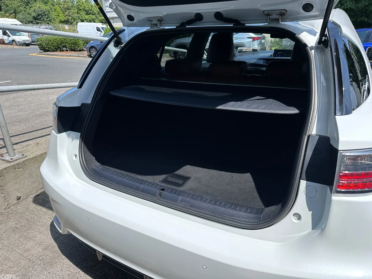 Lexus CT Hatchback, Petrol Hybrid, 2016, White