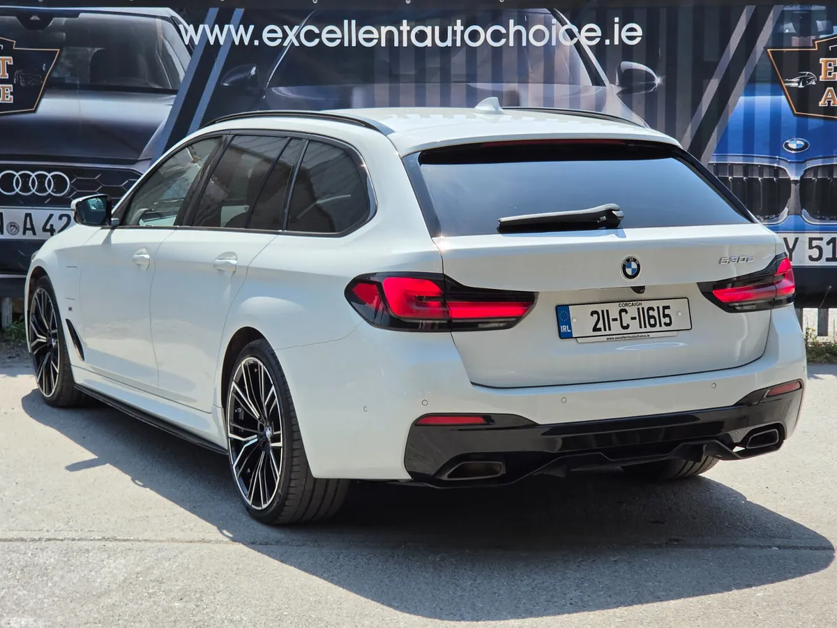 BMW 5-Series Estate, Petrol Plug-in Hybrid, 2021, White