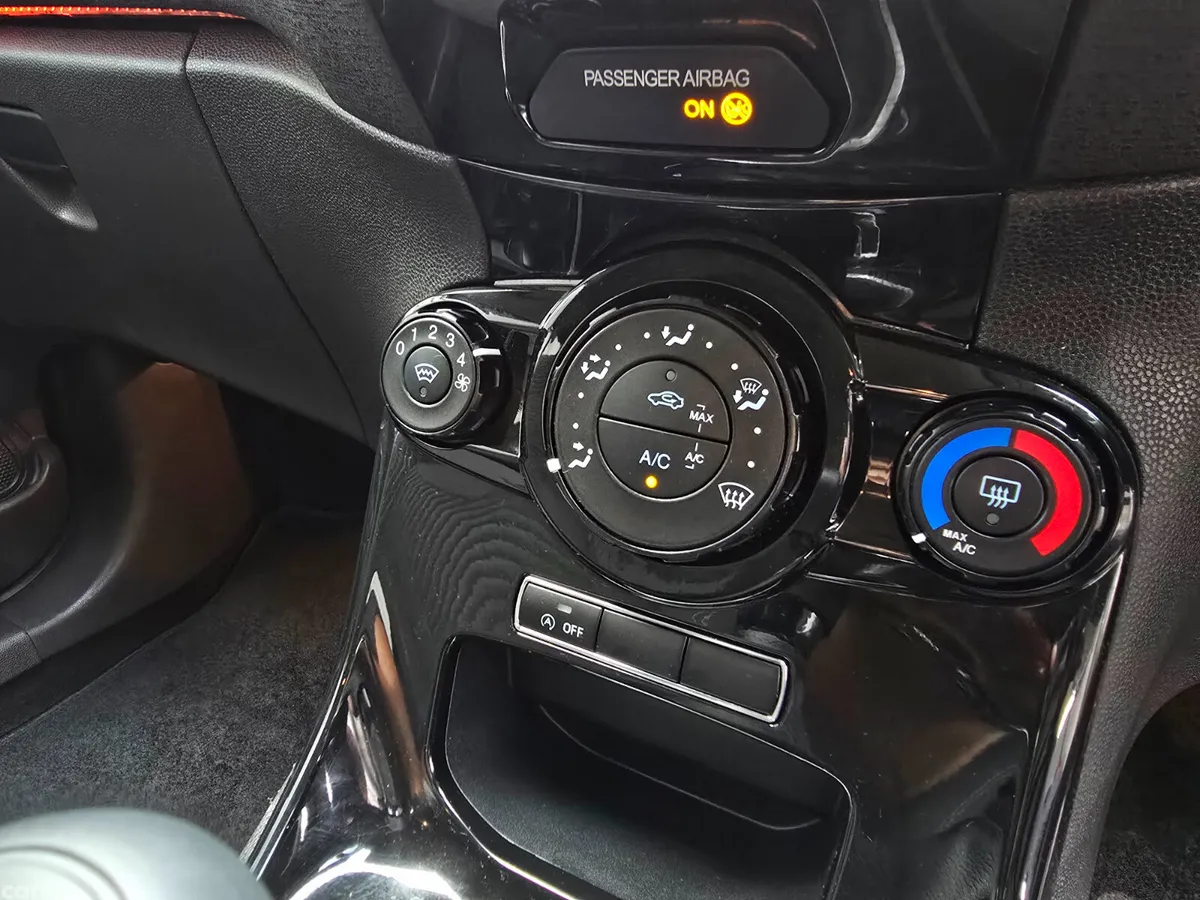 Ford Fiesta Hatchback, Petrol, 2015, Pink