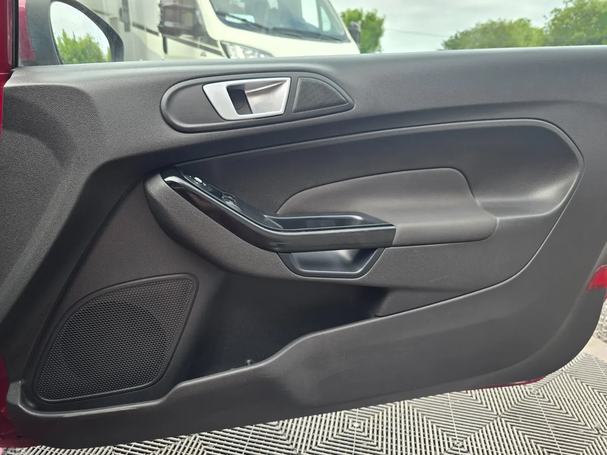 Ford Fiesta Hatchback, Petrol, 2015, Pink