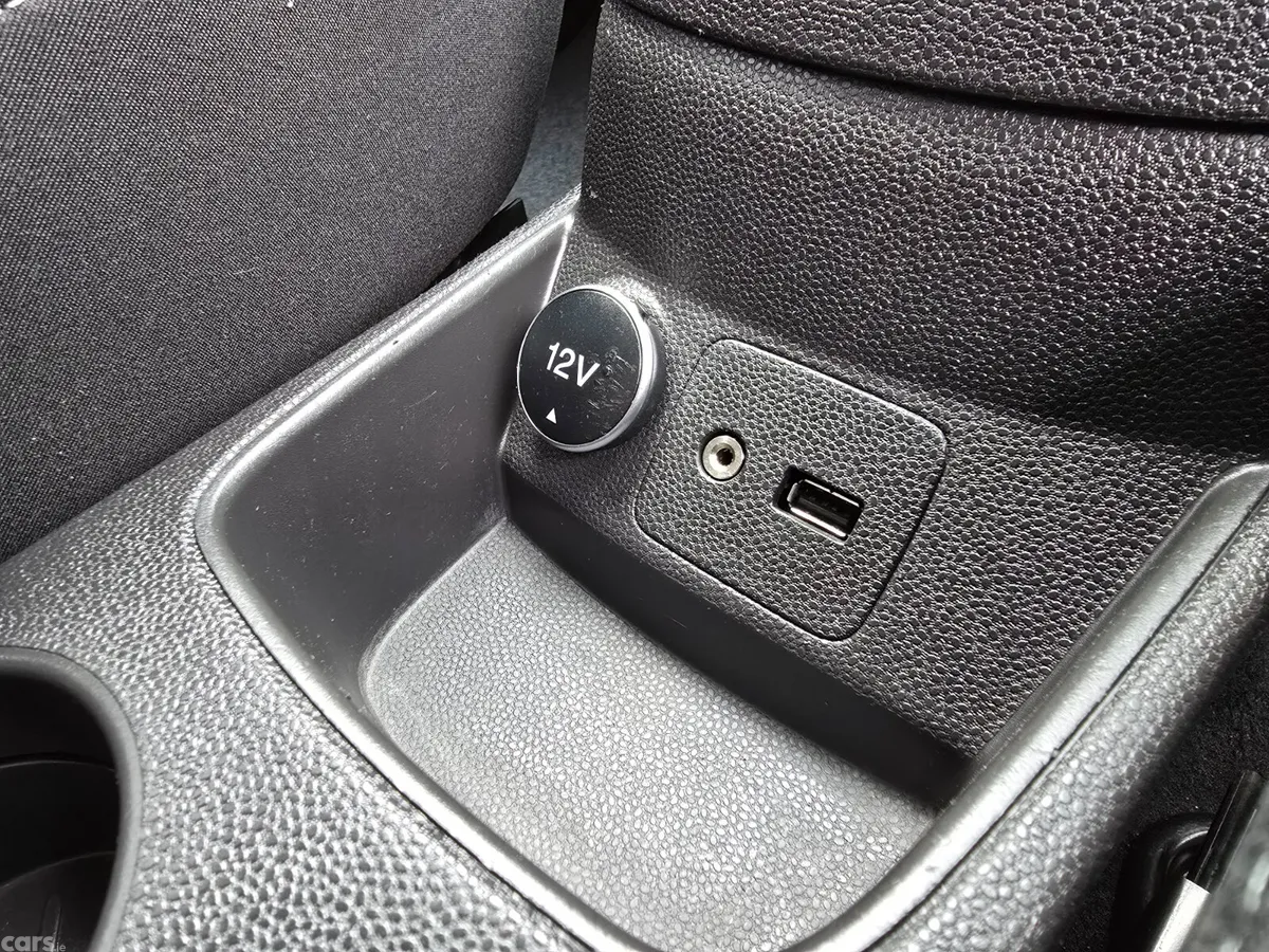 Ford Fiesta Hatchback, Petrol, 2015, Pink