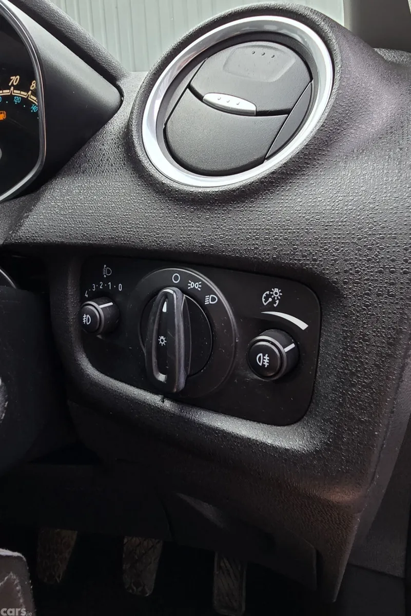 Ford Fiesta Hatchback, Petrol, 2015, Pink