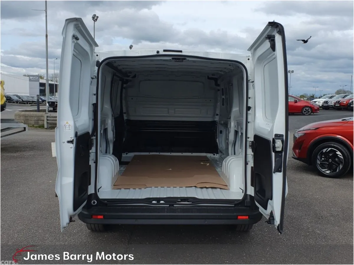 Nissan Primastar MPV, Diesel, 2026, White