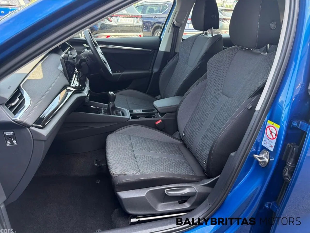 Skoda Octavia Saloon, Diesel, 2024, Blue