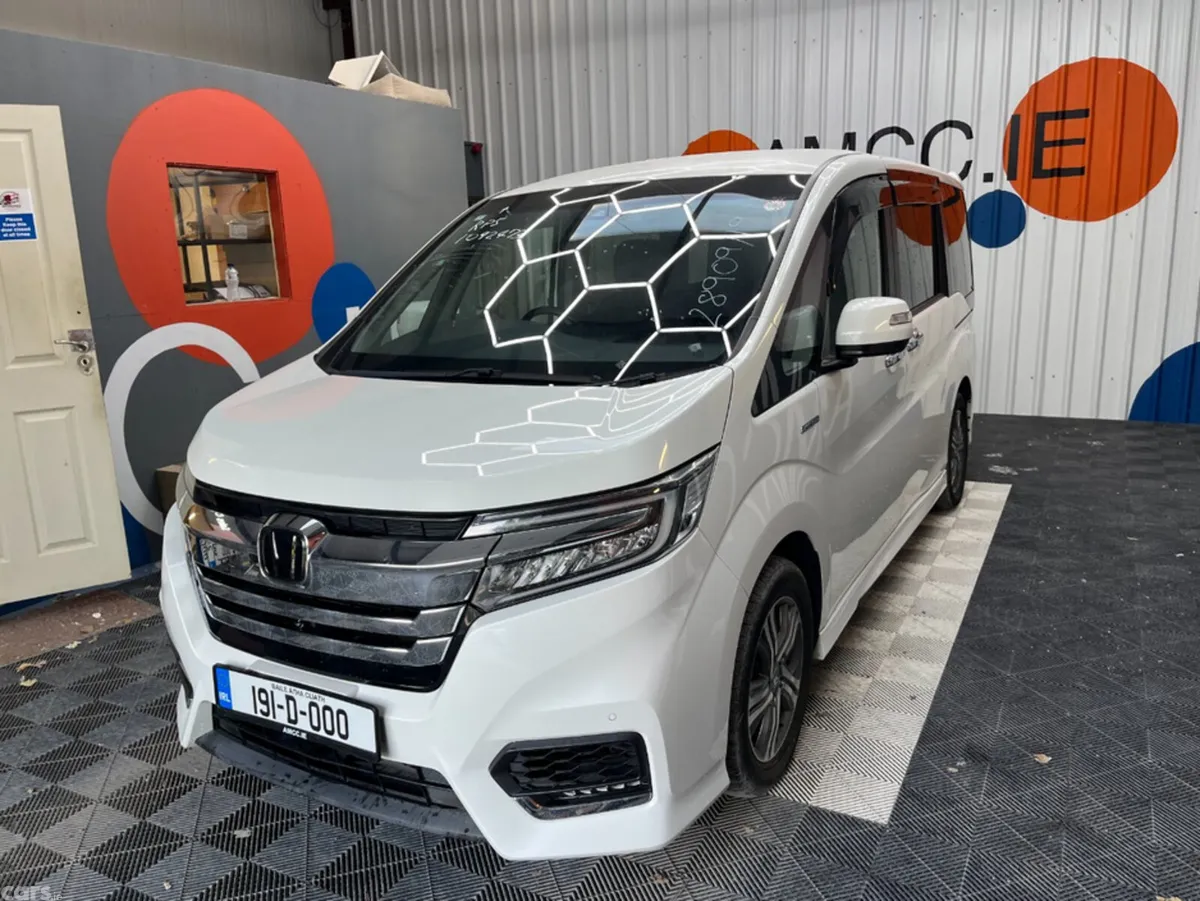 Honda Stepwagon MPV, Petrol Hybrid, 2019, White