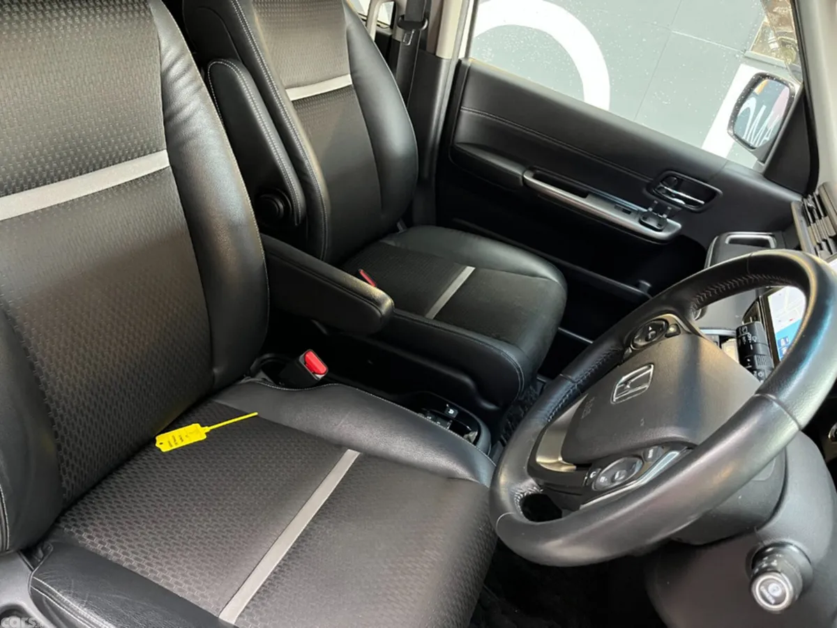 Honda Stepwagon MPV, Petrol Hybrid, 2019, White