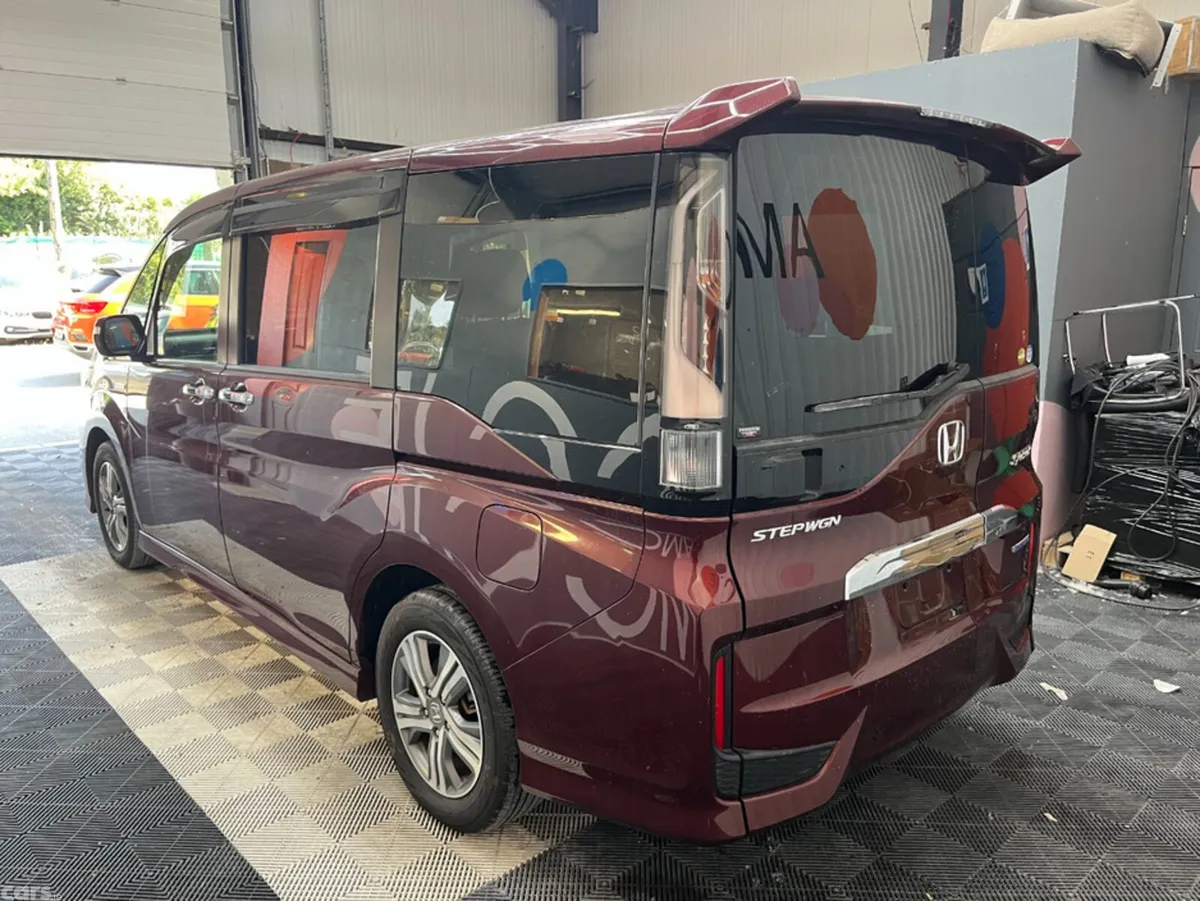 Honda Stepwagon MPV, Petrol Hybrid, 2019, Red