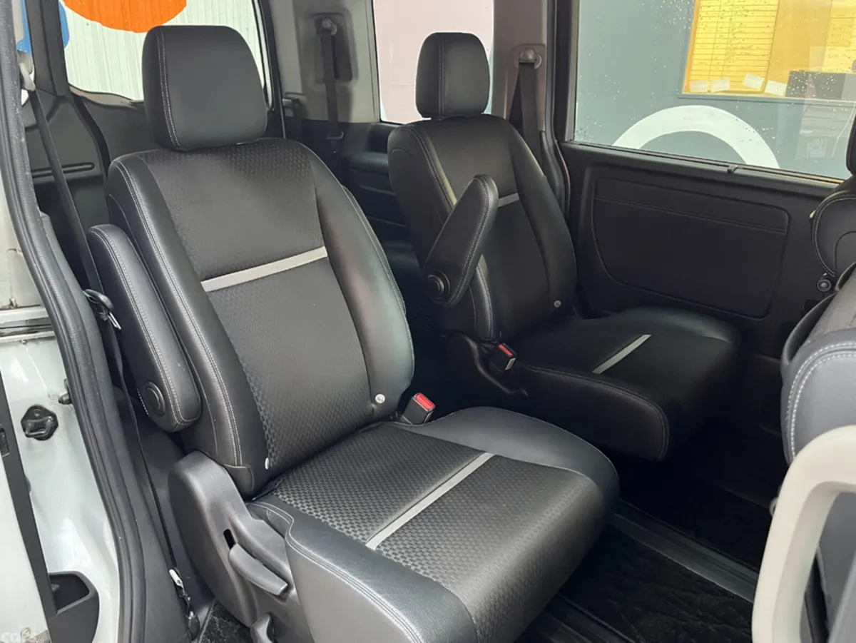 Honda Stepwagon MPV, Petrol Hybrid, 2019, White