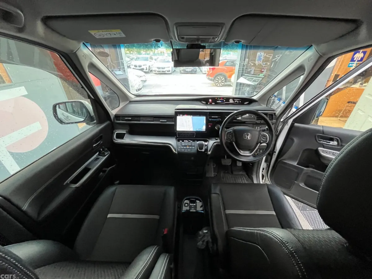 Honda Stepwagon MPV, Petrol Hybrid, 2019, White