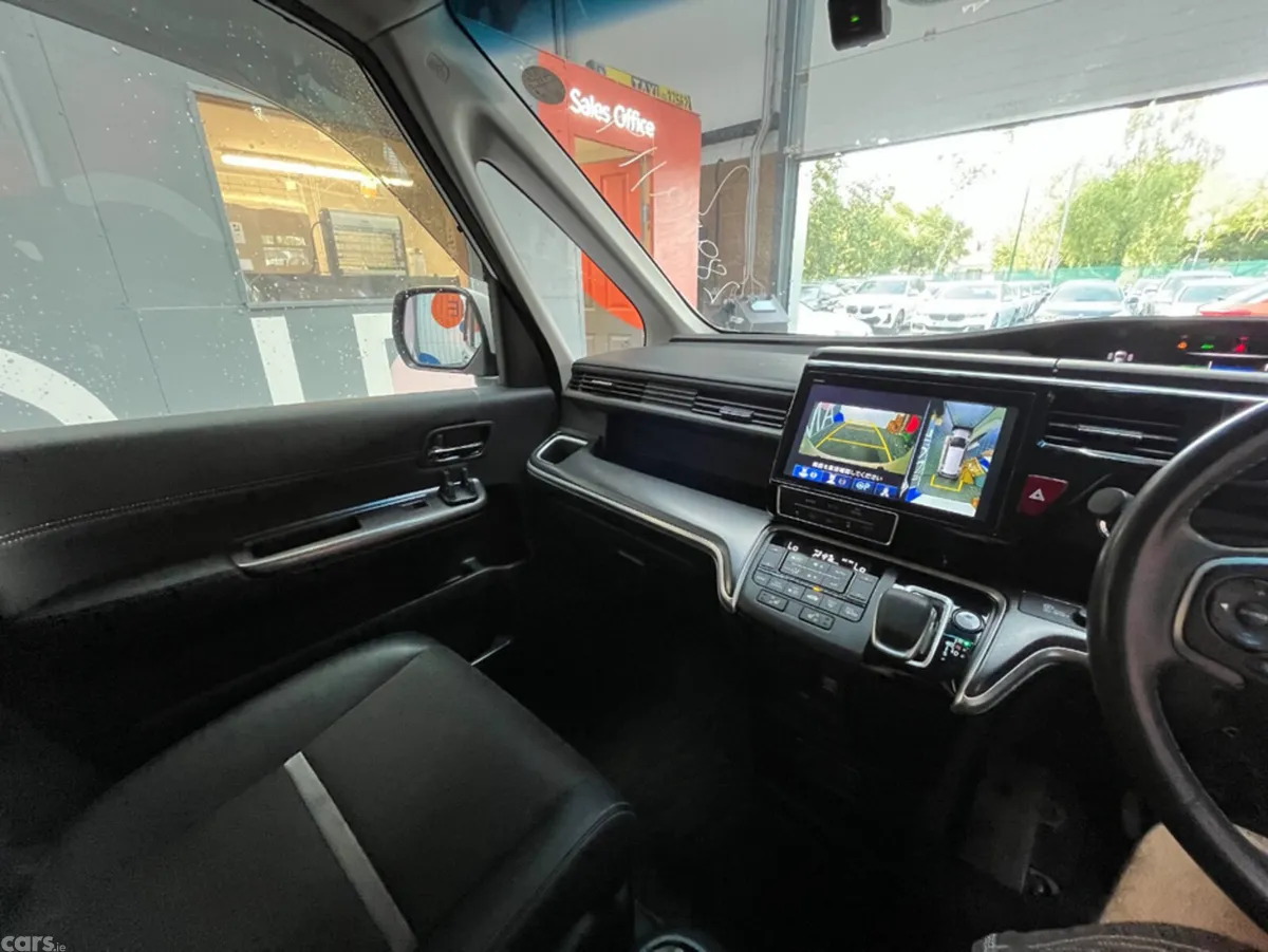 Honda Stepwagon MPV, Petrol Hybrid, 2019, White