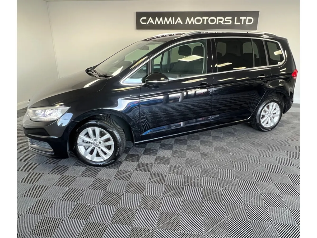 Volkswagen Touran MPV, Petrol, 2018, Black