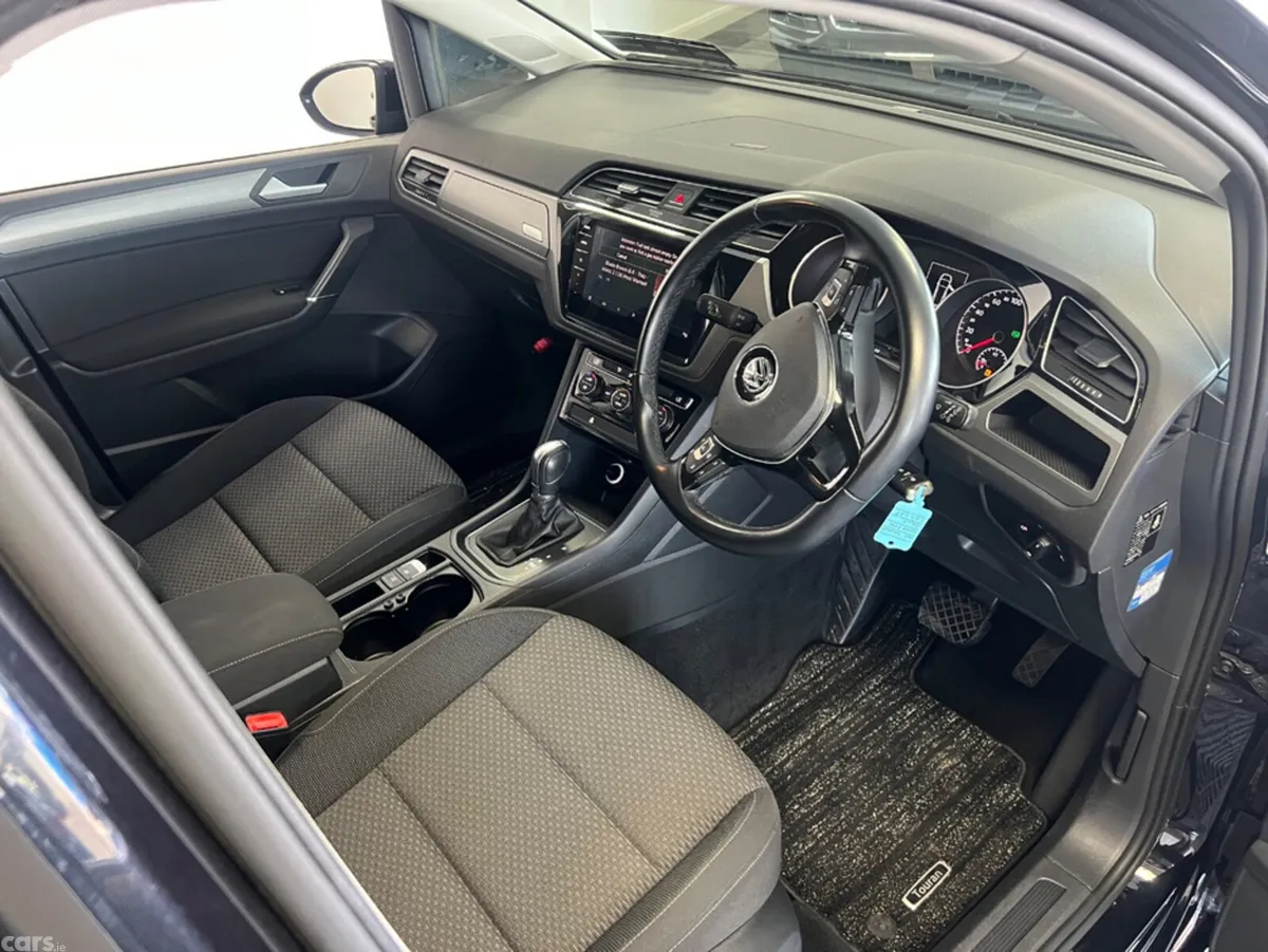 Volkswagen Touran MPV, Petrol, 2018, Black