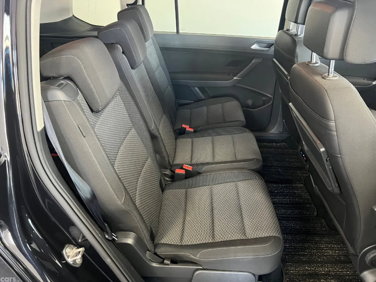 Volkswagen Touran MPV, Petrol, 2018, Black