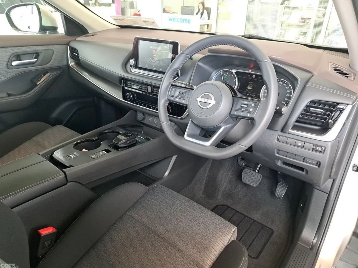Nissan X-Trail SUV, Petrol Hybrid, 2025, Gold