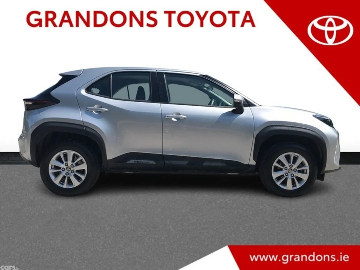 Toyota Yaris Cross Hatchback, Petrol Hybrid, 2024, Silver