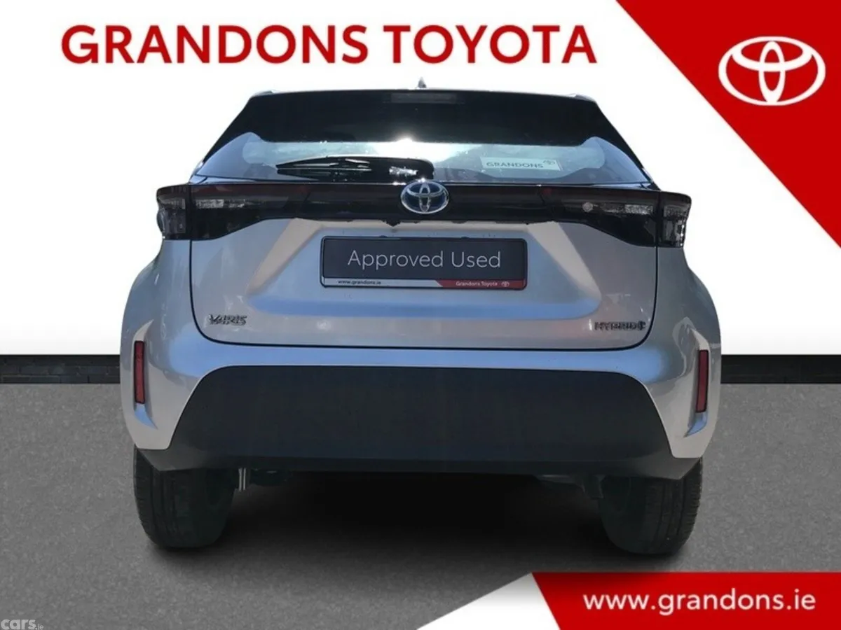 Toyota Yaris Cross Hatchback, Petrol Hybrid, 2024, Silver
